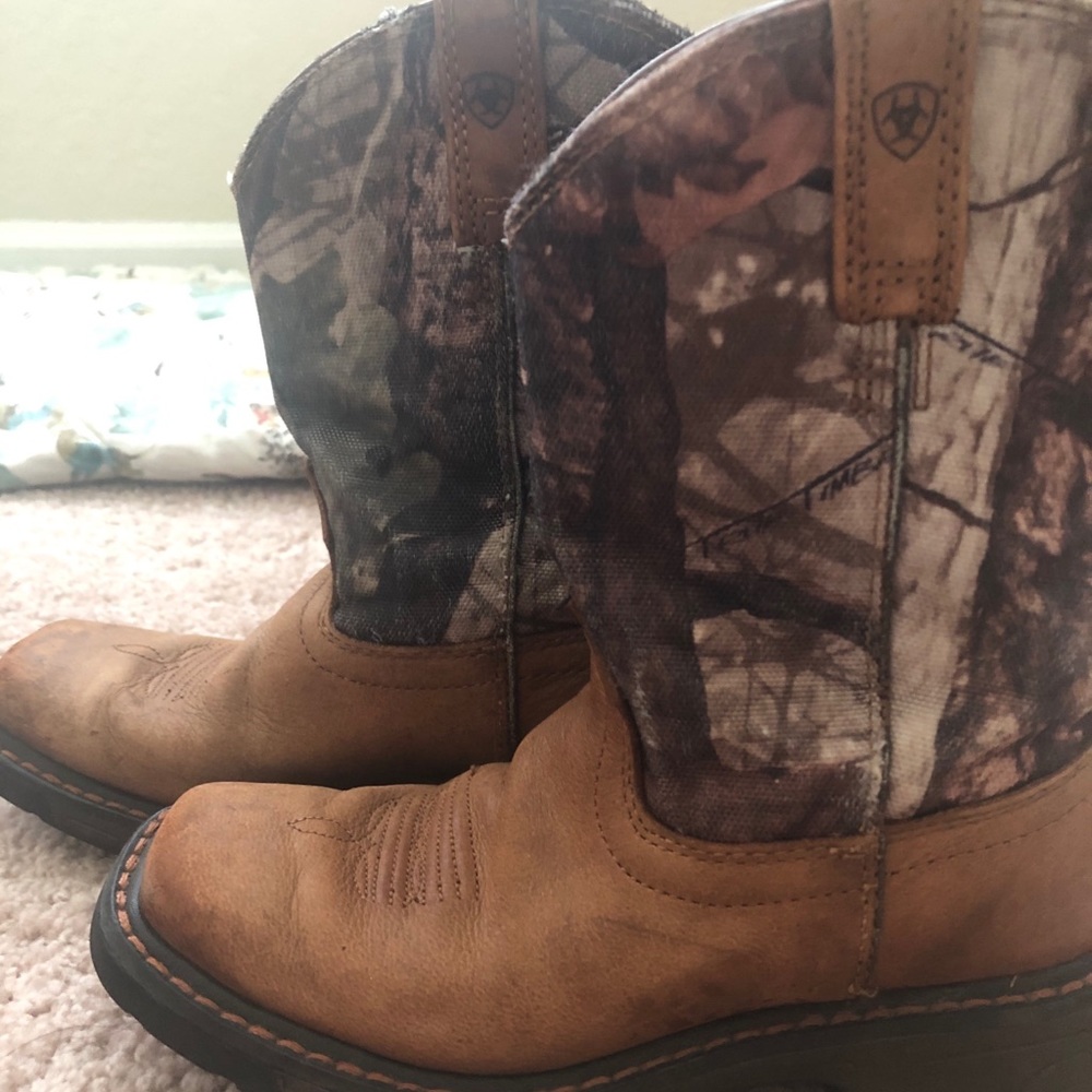 Boys Ariat Camo/Tan Boots!